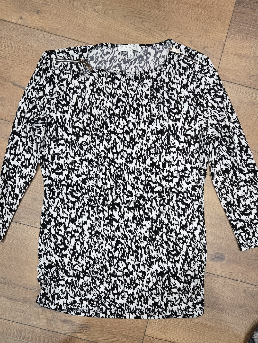 Chaus Black & White Abstract Button-Shoulder Top